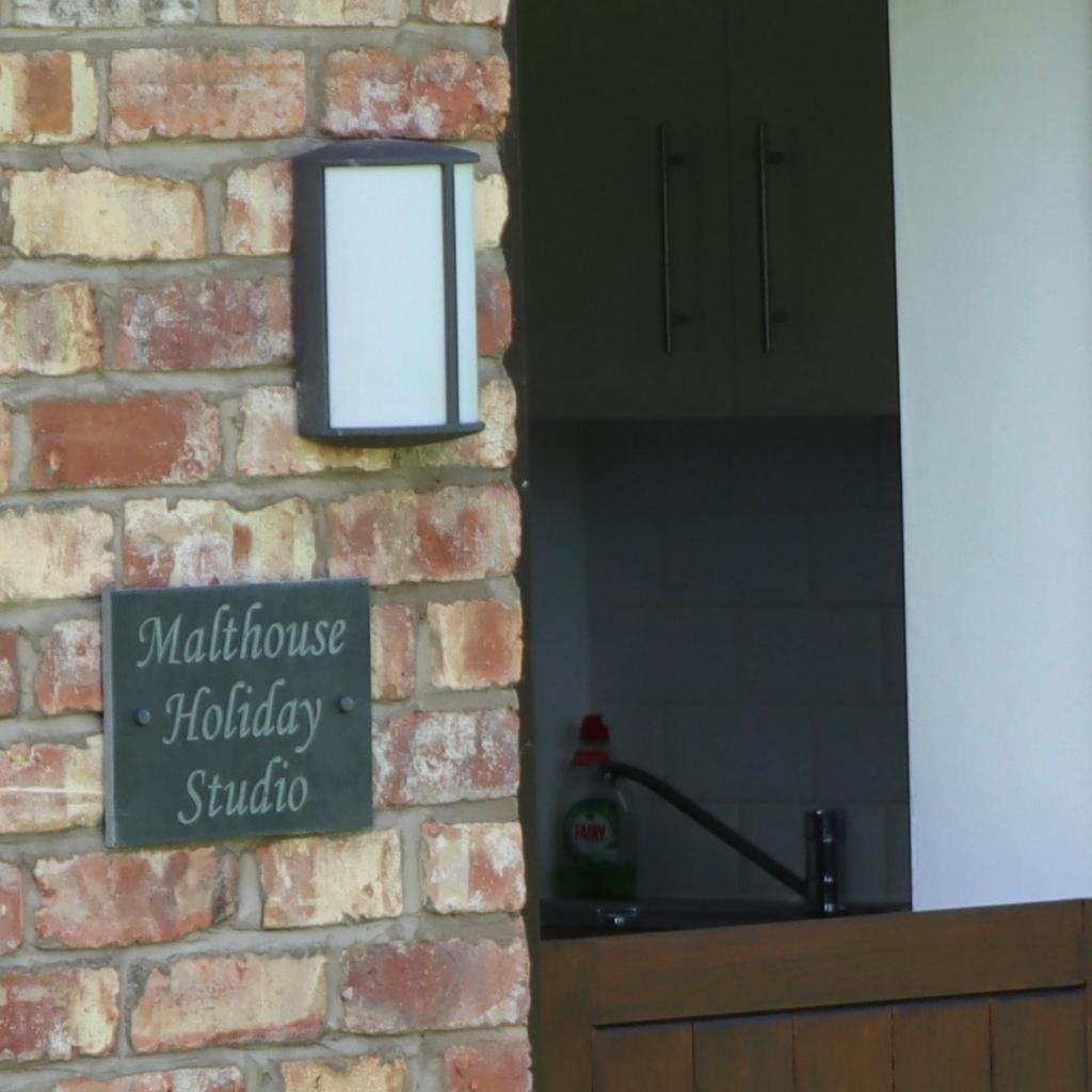 Malthouse Farm Cottage Studio Dilhorne Exterior photo
