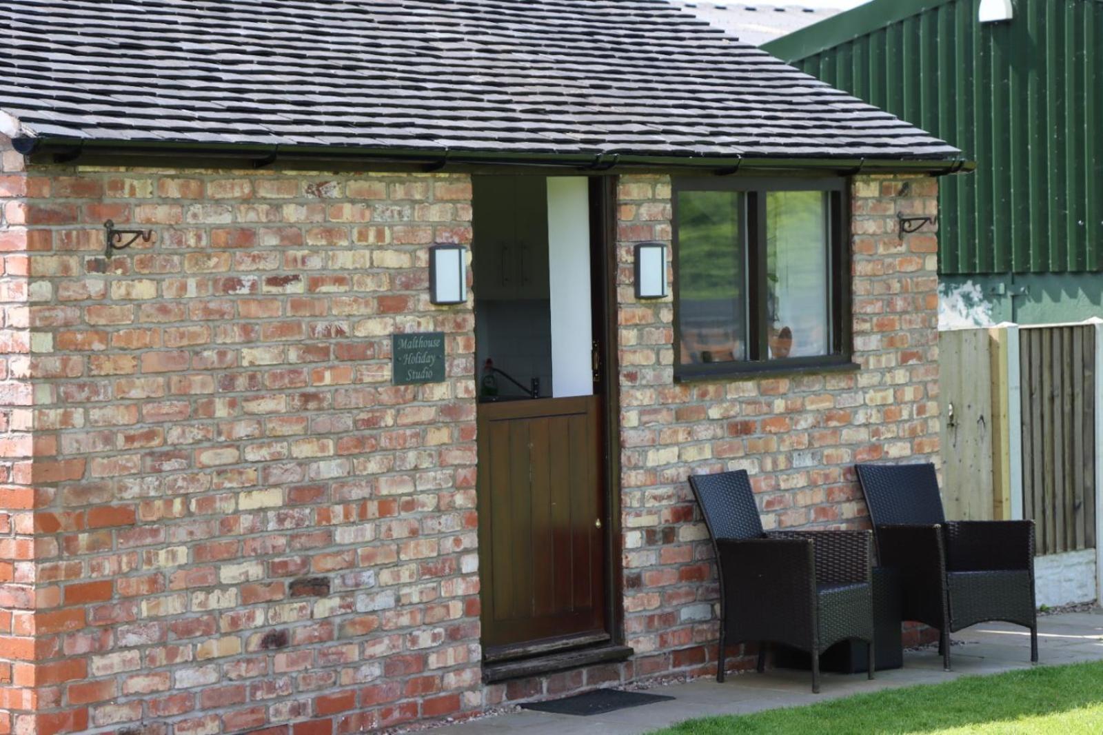 Malthouse Farm Cottage Studio Dilhorne Exterior photo